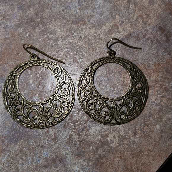 Gold filigree round earrings - Picture 3 of 3